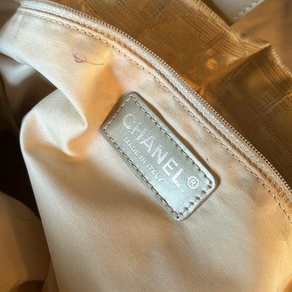 Chanel cream and gold travel line tote - Picture 4 of 6